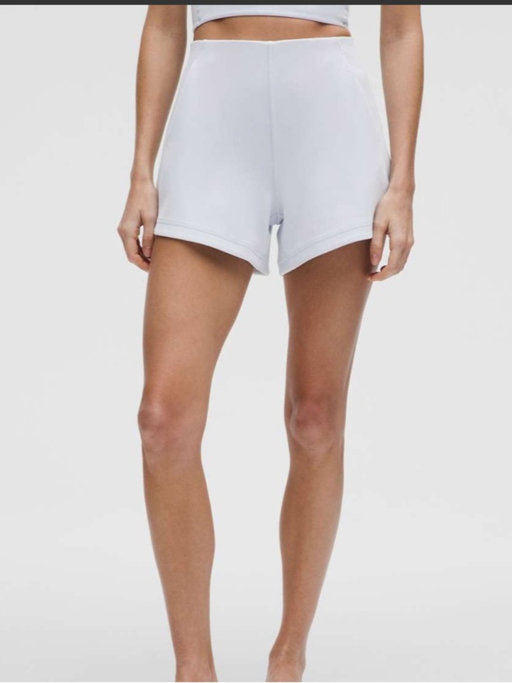 Lululemon Softstreme Kick-Flare Mid-Rise Short 4" great condition